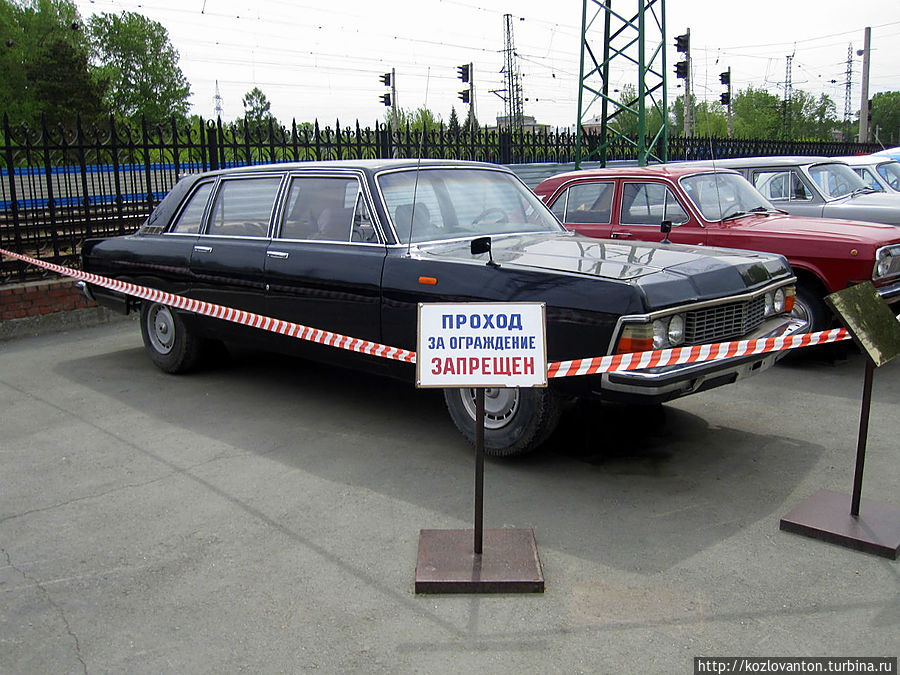 И конечно же — легендарный советский лимузин Чайка (или ГАЗ-14), выпускавшийся вплоть до распада СССР. Удивительно, но у него была коробка-автомат. Новосибирск, Россия