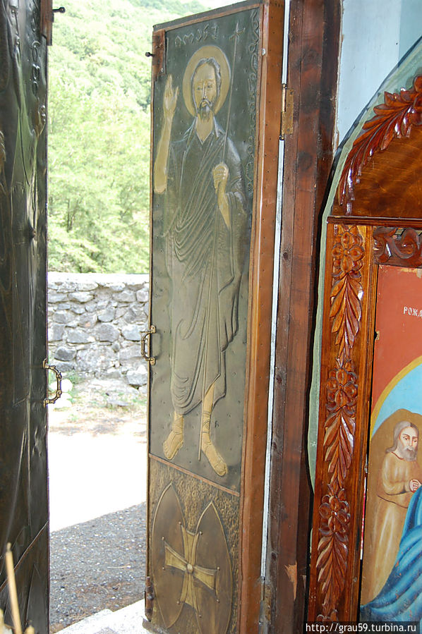 В храме Иоанна Златоуста Команы, Абхазия