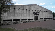 Монумент на месте бывшего нацистского лагеря военнопленных Шталаг-342