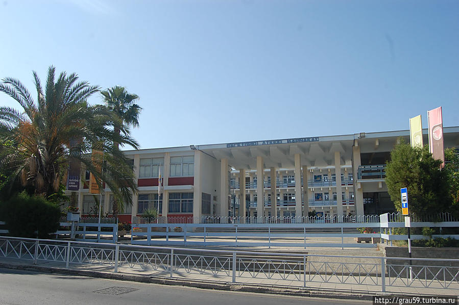 Интрига, спрятанная за скучным фасадом Ларнака, Кипр