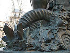 Памятник Бернару Палисси. Деталь