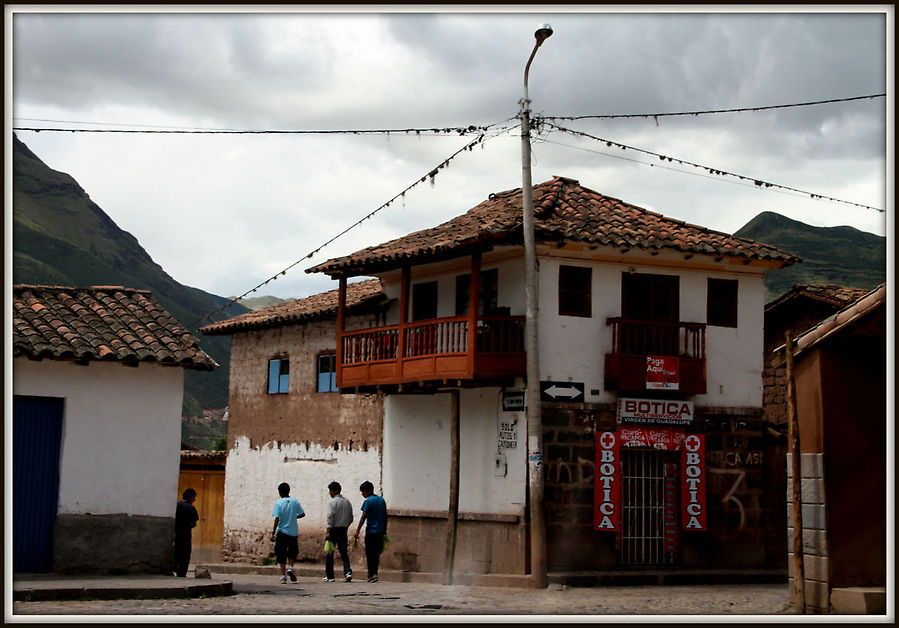 Несколько фотографий города Андауайлияс, Перу