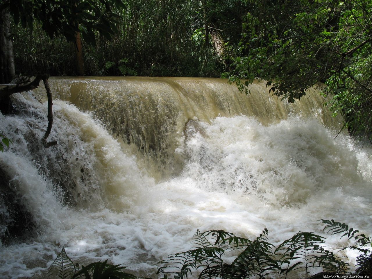 Водопад  Kuang Si