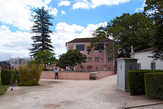 вид на Президентский дворец со стороны Заморского сада