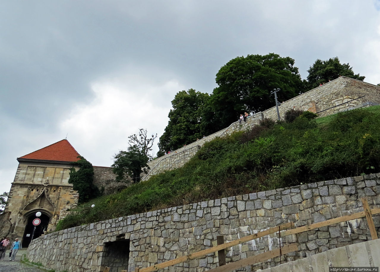 Над рекою Град стоит Братислава, Словакия