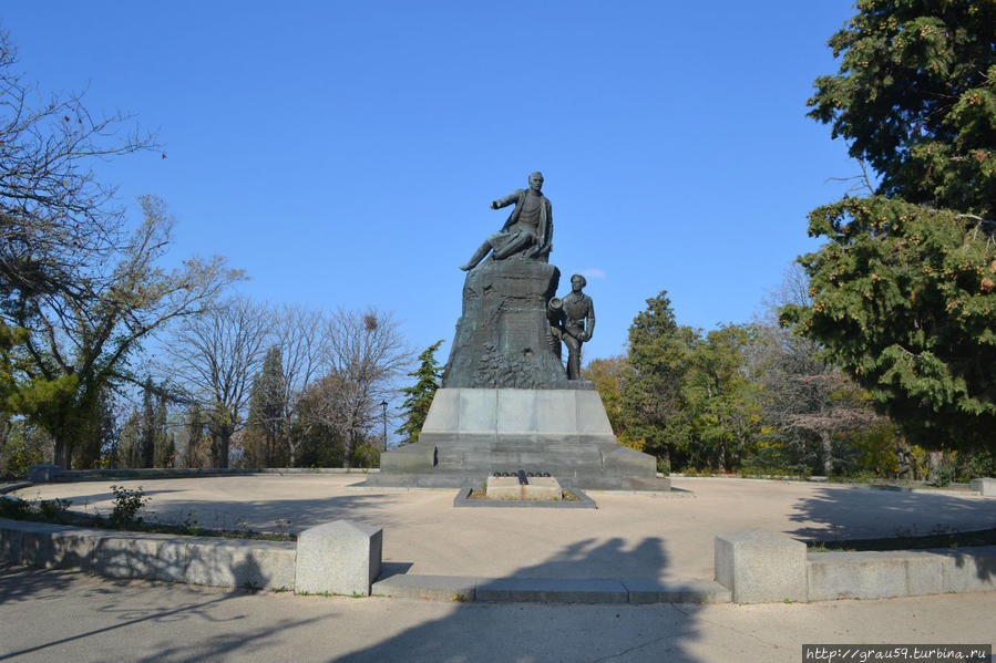 Памятник вице-адмиралу Корнилову Севастополь, Россия