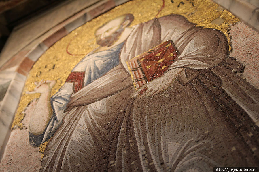 Кусочки смальты удивительно маленькие! А оттенков можно насчитать несколько сотен точно!