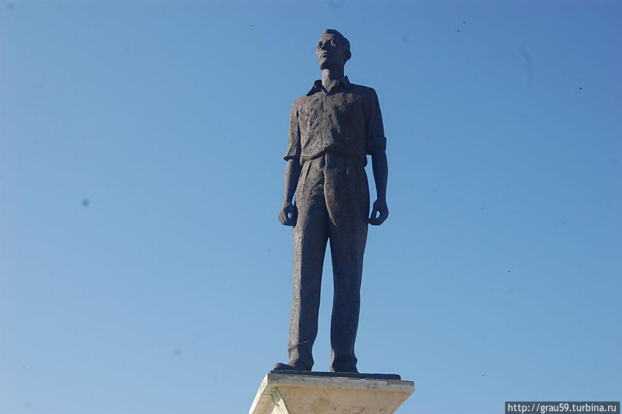 Памятник Михалакису Паридесу Ларнака, Кипр