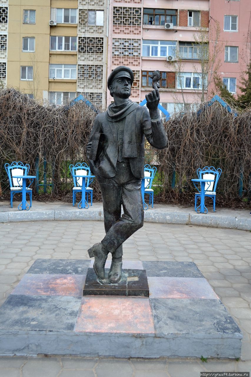 Памятник Остапу Бендеру Элиста, Россия
