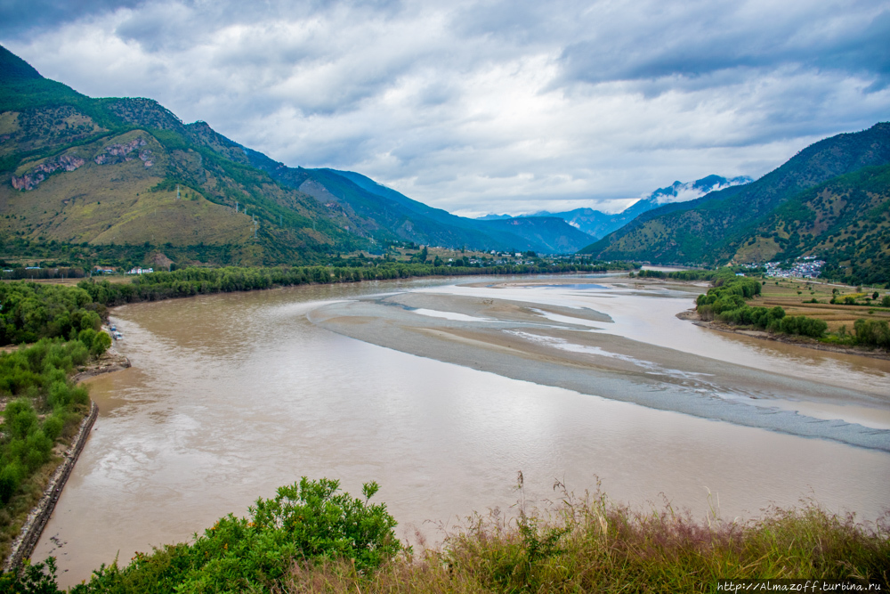 Первый Поворот реки Янцзы Шигу, Китай