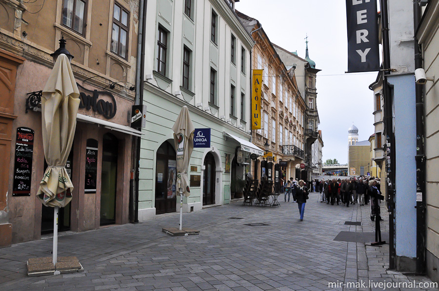 Улицы старого города. 

Исторический центр Братиславы совсем небольшой, но очень уютный и достаточно интересный. Братислава, Словакия