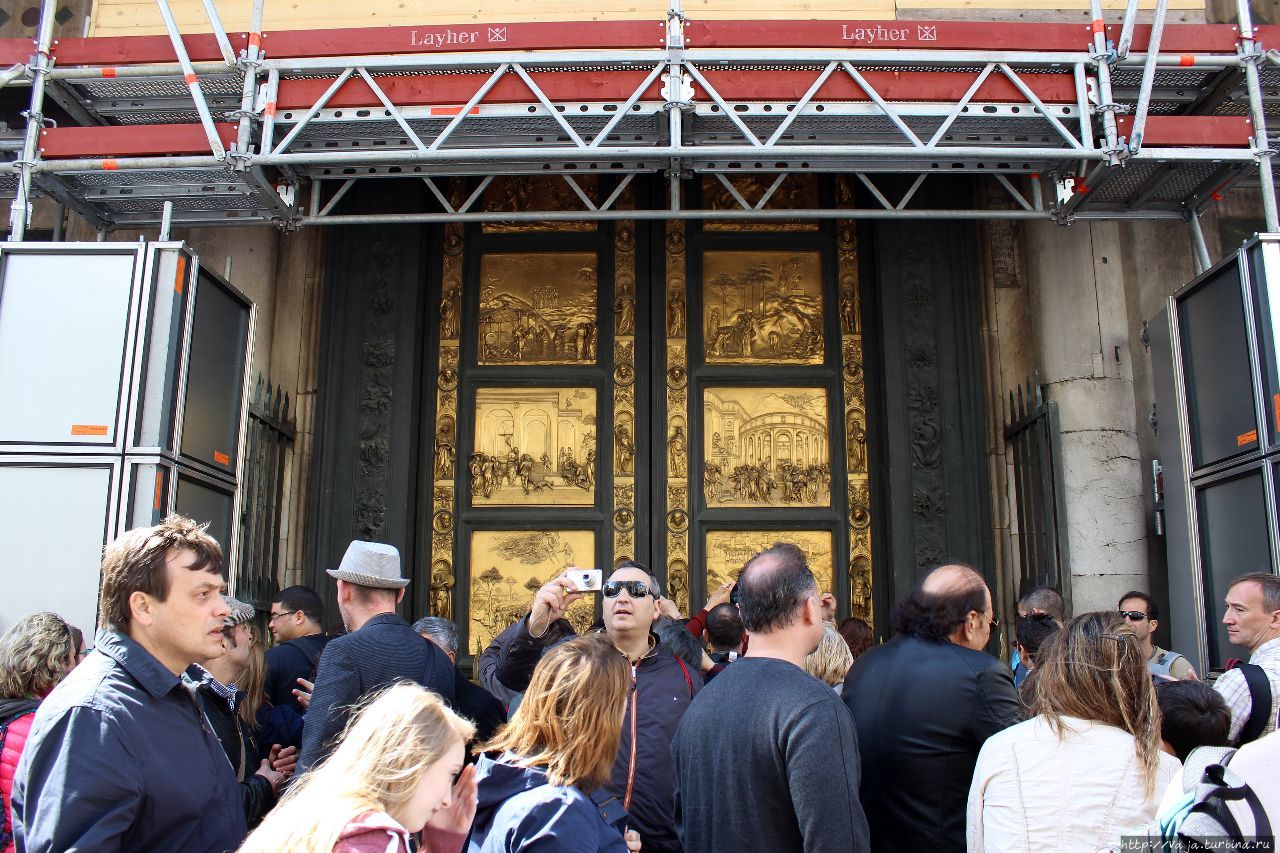 Восточные врата Баптистерия. Творение Гиберти,время создания врат 1425-1452 год Флоренция, Италия