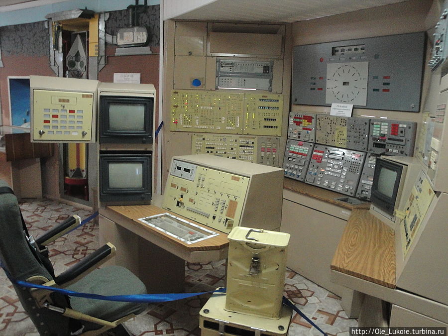 Макет пускового отсека. Дежурных было двое. Команду подавали из Центра )