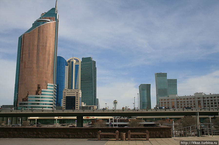 Вид от КазМунайГаз в сторону Байтерека Астана, Казахстан
