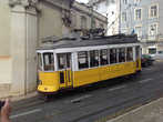 Столетний лиссабонский трамвай.