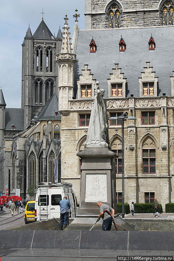 Памятник бельгийскому писателю и филологу Яну Франсу Виллемсу Гент, Бельгия