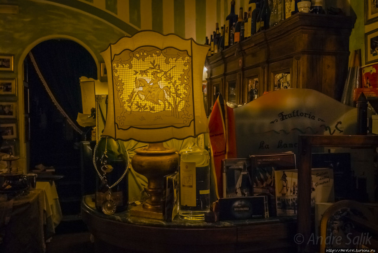 Улица, Тоскана, ночь Ареццо, Италия