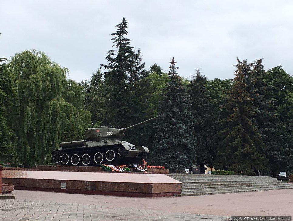 Т-34 на постаменте на Соц
