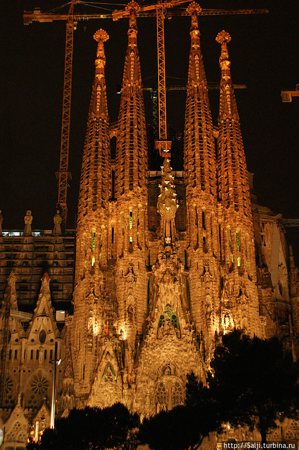Саграда Фамилия ночью! Барселона, Испания