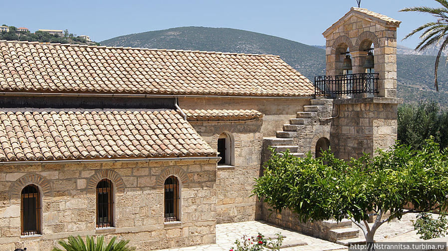 Старинный храм