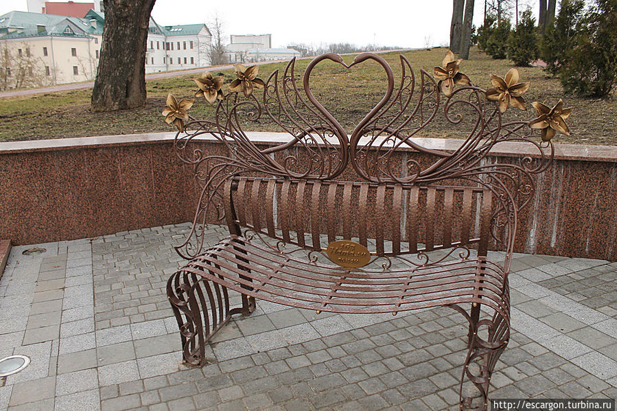Еще и скамеечку для влюбленных поставили, но об этом я расскажу в следующем совете http://turbina.ru/q/advice/71042/ Витебск, Беларусь