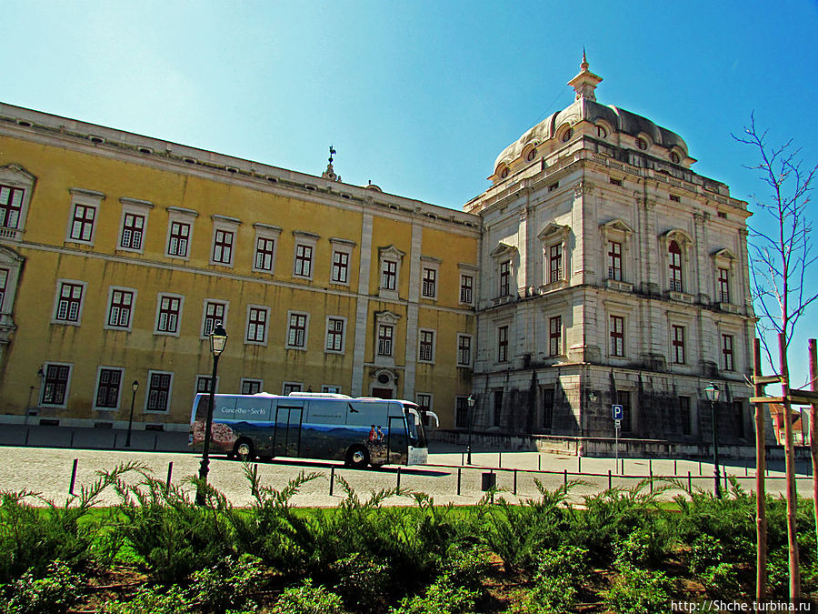 левое крыло дворца