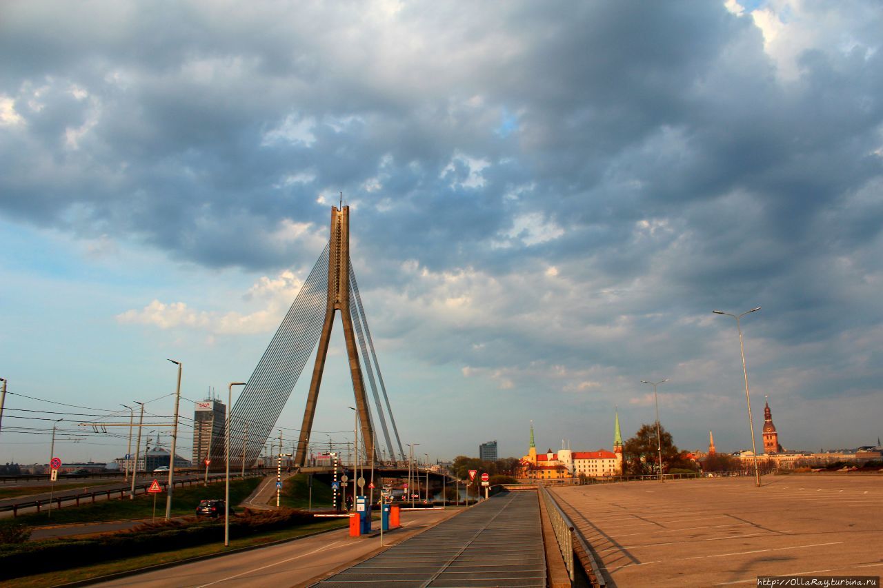 Вантовый мост через Даугаву Рига, Латвия