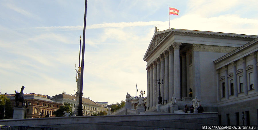 Меч и Орало австрийского парламента Вена, Австрия