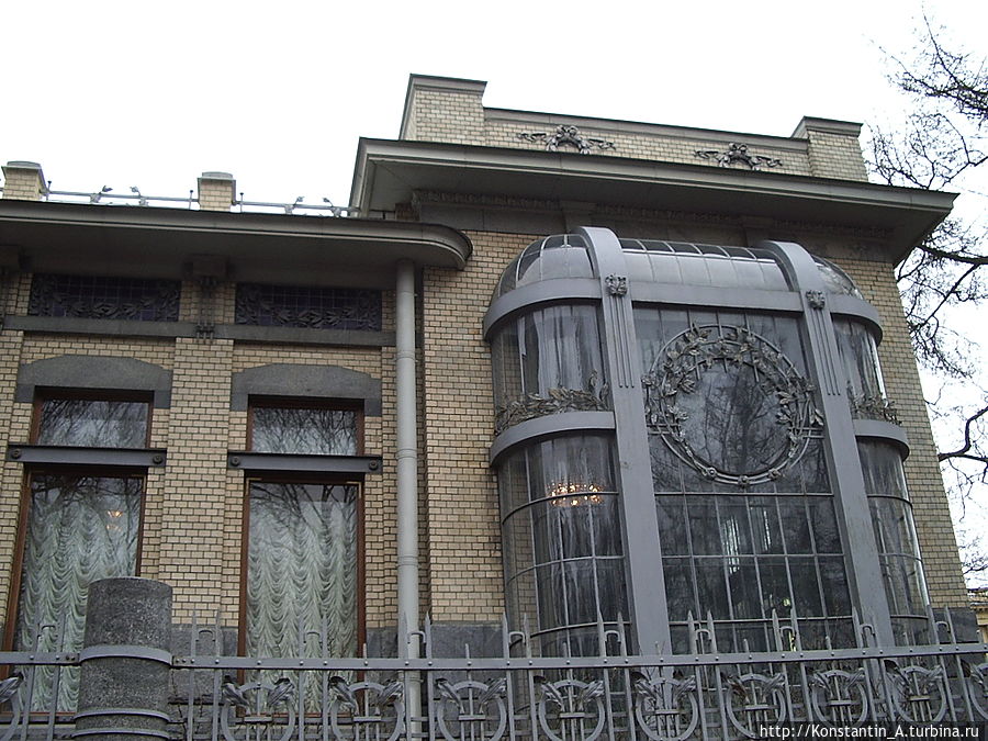 одно из зданий Государственного Музея Политической истории России