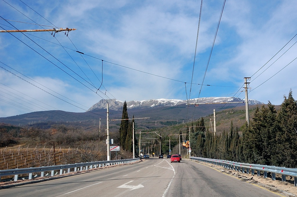 Алушта ялта. Крым трасса Симферополь Алушта. Дорога Симферополь Алушта Ялта. Дорога Перевальное Алушта. Перевал Симферополь.