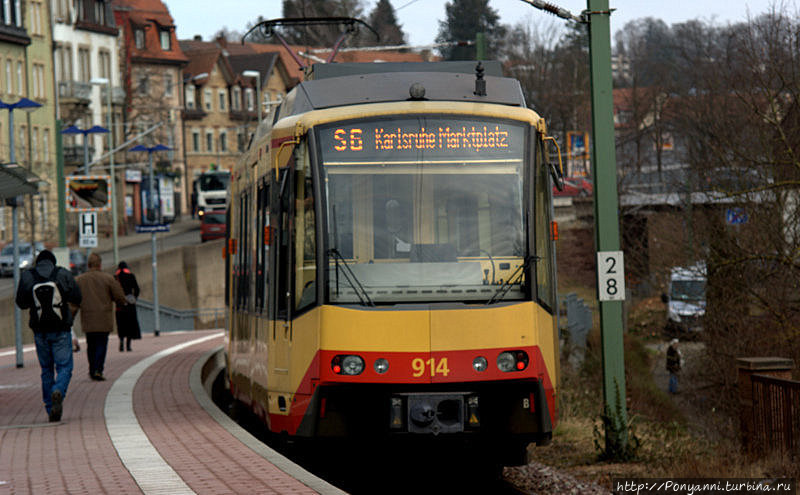 Из Пфорцхайма можно доехать до Карлсруэ на трамвае Кальв, Германия