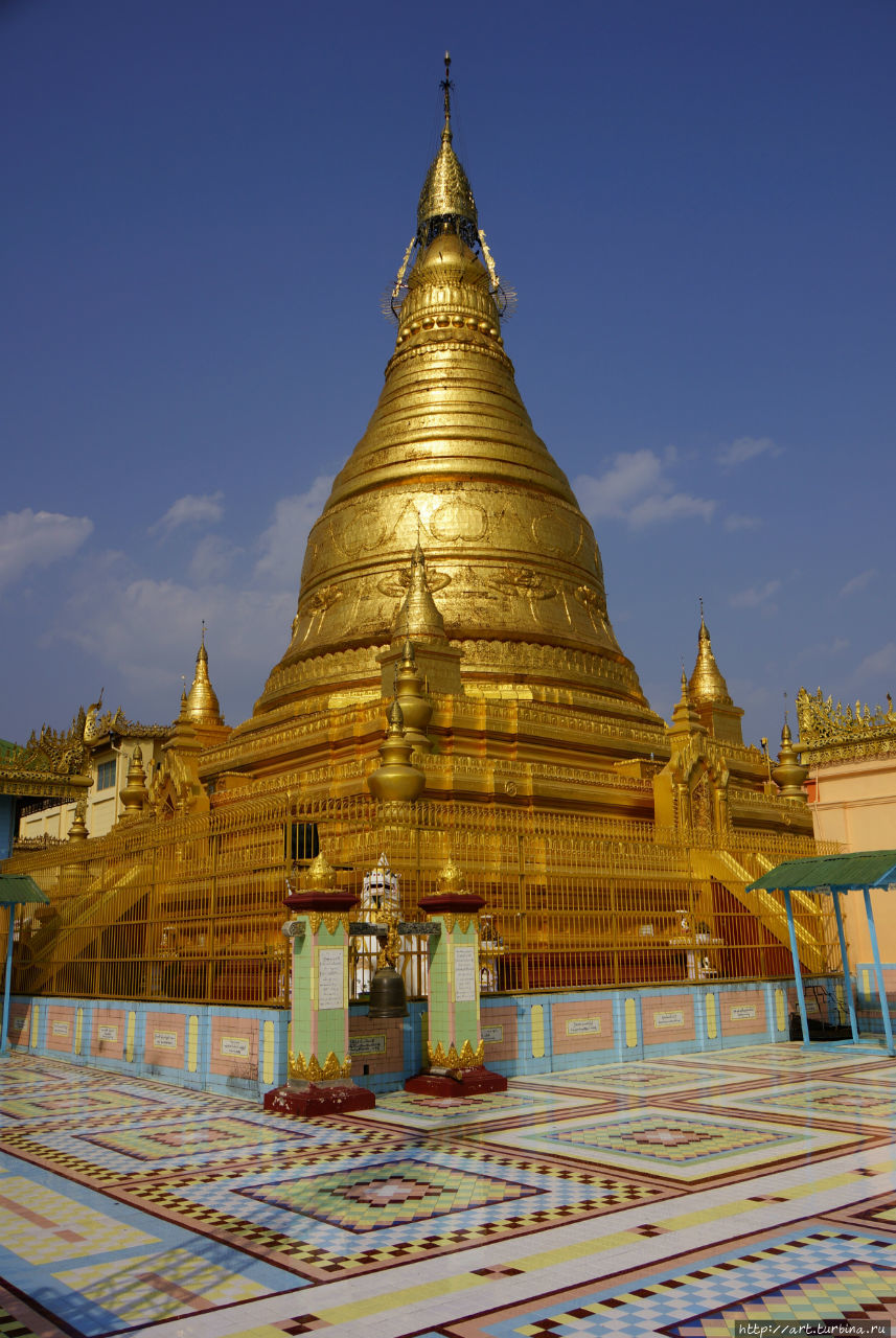А это очень праздничная и красивая пагода Sone Oo Pone Nya Shin. Сагайн, Мьянма