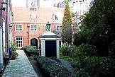 Внутренний дворик Suykerhoffje основан в 1670 году по адресу Lindengracht 149-163.
