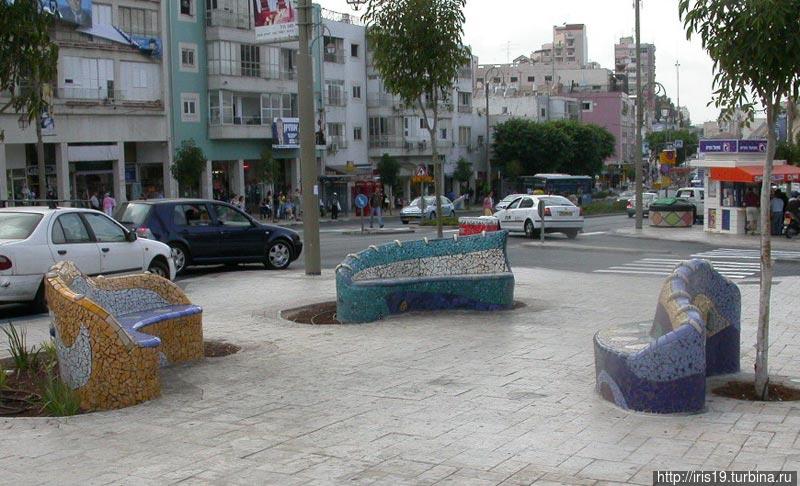 скамейки на ул. Хайм Озер Петах-Тиква, Израиль