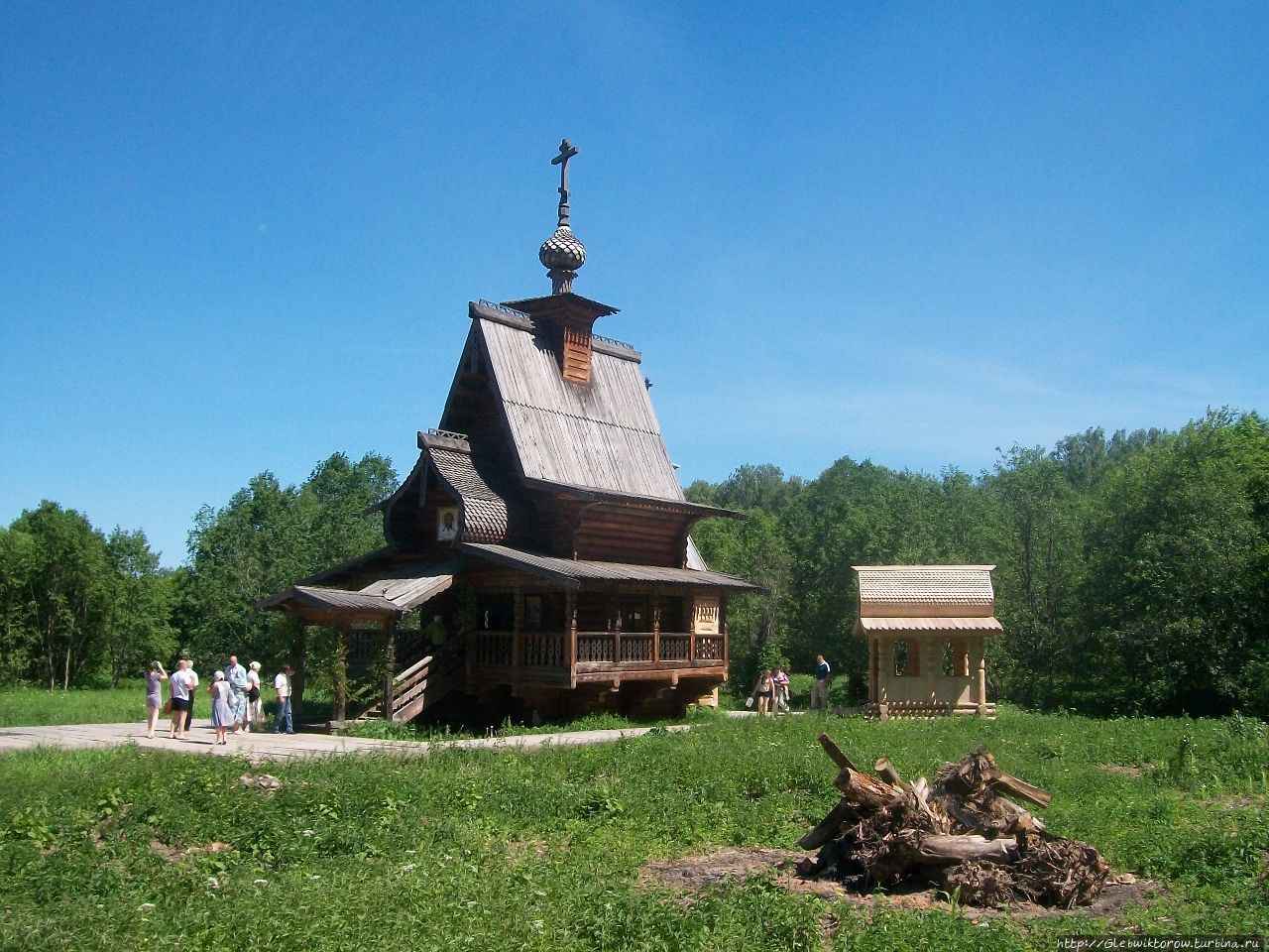 Посещение родника в начале лета Сергиев Посад, Россия