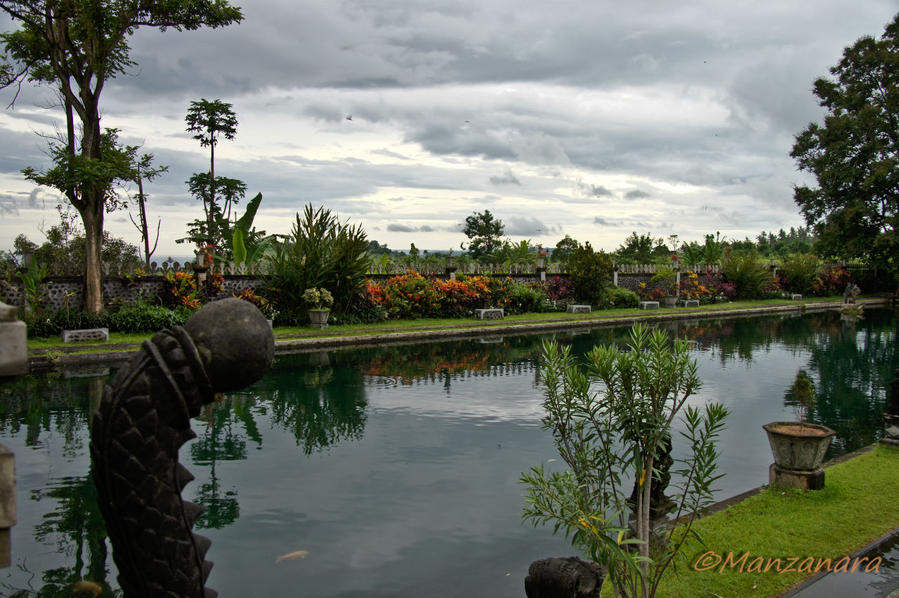 Индонезия. Бали: водный дворец Тиртаганга
