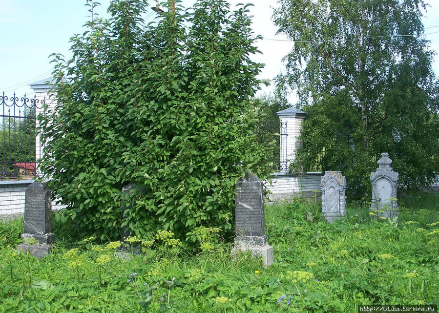 кладбище на территории Сретенской церкви Архангельская область, Россия