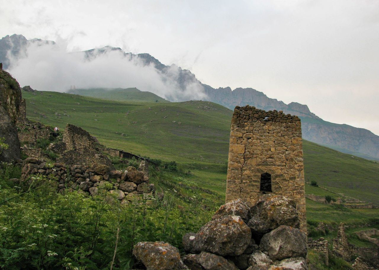 Башни и склепы древнего Цмити Цмити, Россия