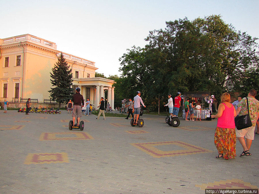Набережная. Сигвеи популярны на Украине Одесса, Украина