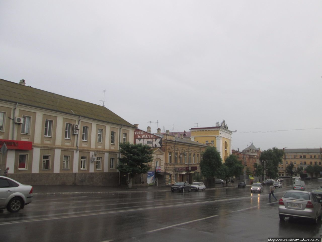Прогулка около Кремля после дождя Астрахань, Россия