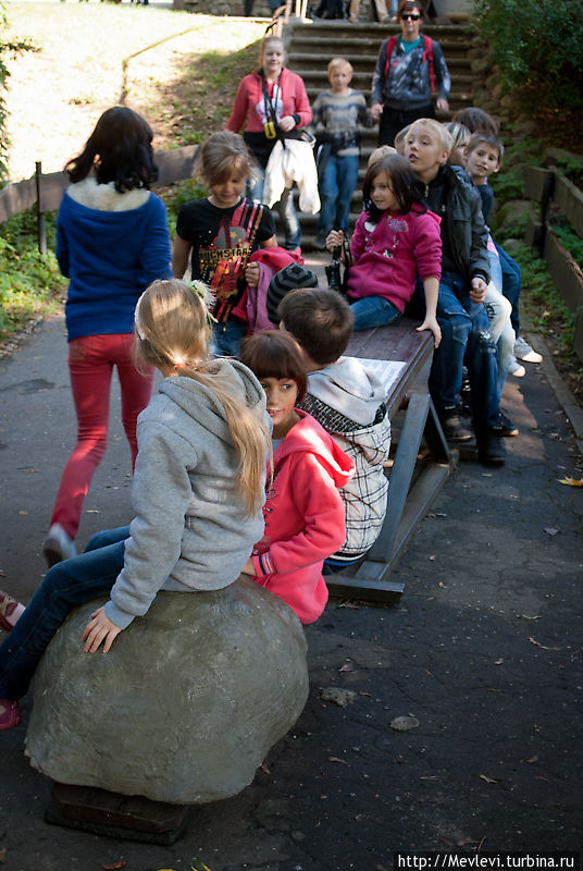 В зоопарке с детками из Jelgava Bernu aprupes centrs Рига, Латвия