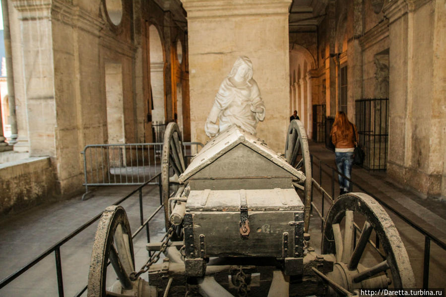 В музее армии всё пропитано стариной Париж, Франция