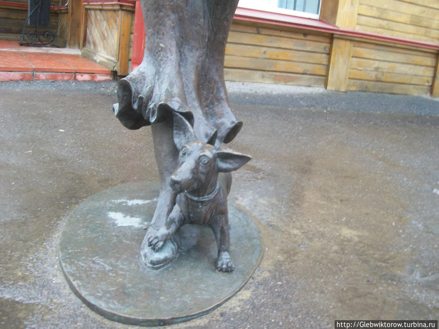 Памятник Даме с собачкой Пенза, Россия