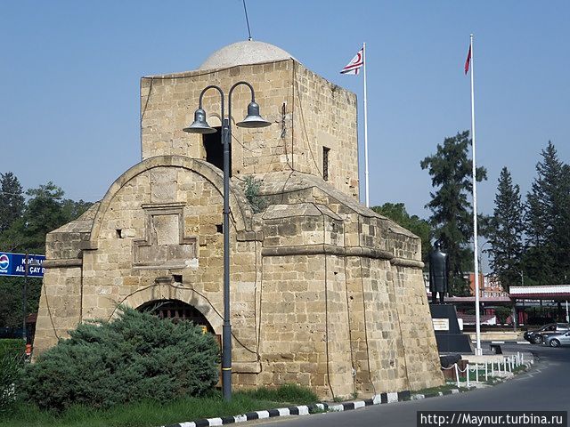 Киренийские ворота одни из трех ворот старого города. Сооружены в 1562 г. и стоят на дороге  в сторону Герине. Никосия (турецкий сектор), Турецкая Республика Северного Кипра