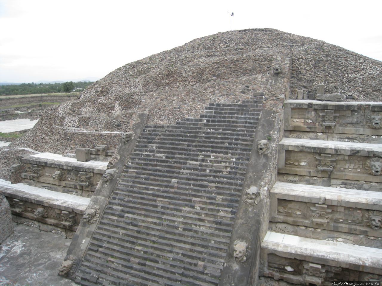 Пирамида Пернатого Змея Теотиуакан пре-испанский город тольтеков, Мексика