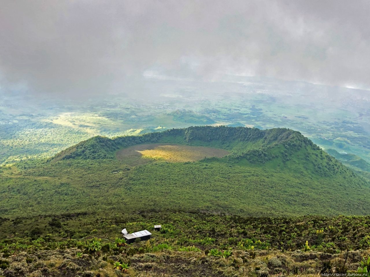Вулкан Ньирагонго Вулкан Ньирагонго (3470м), ДР Конго