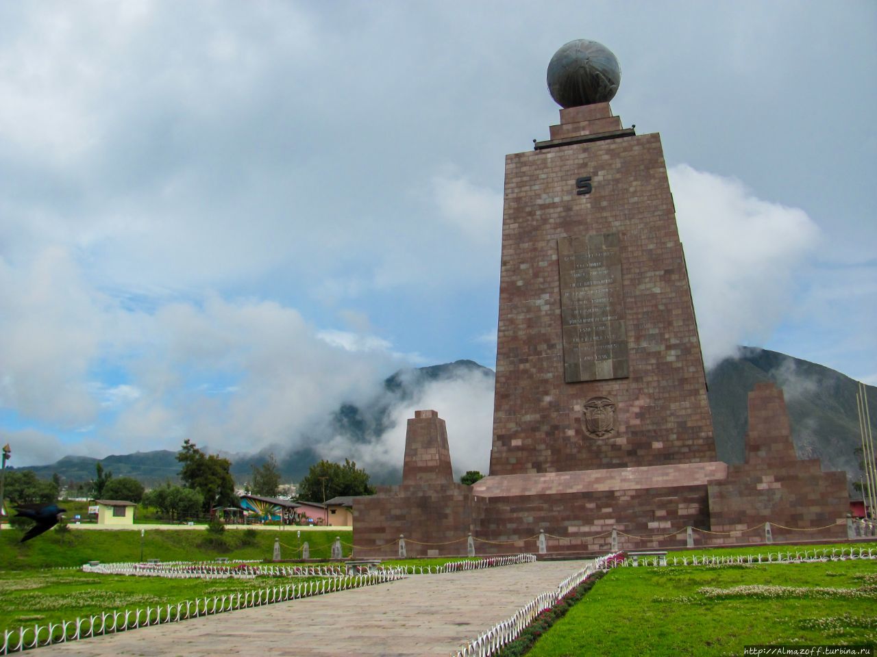 Центр Мира в Эквадоре на экваторе