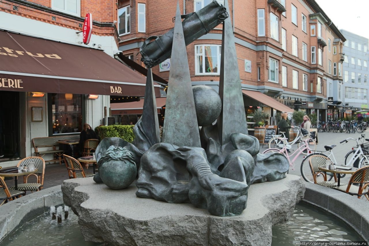 Странный город непонятных памятников Оденсе, Дания