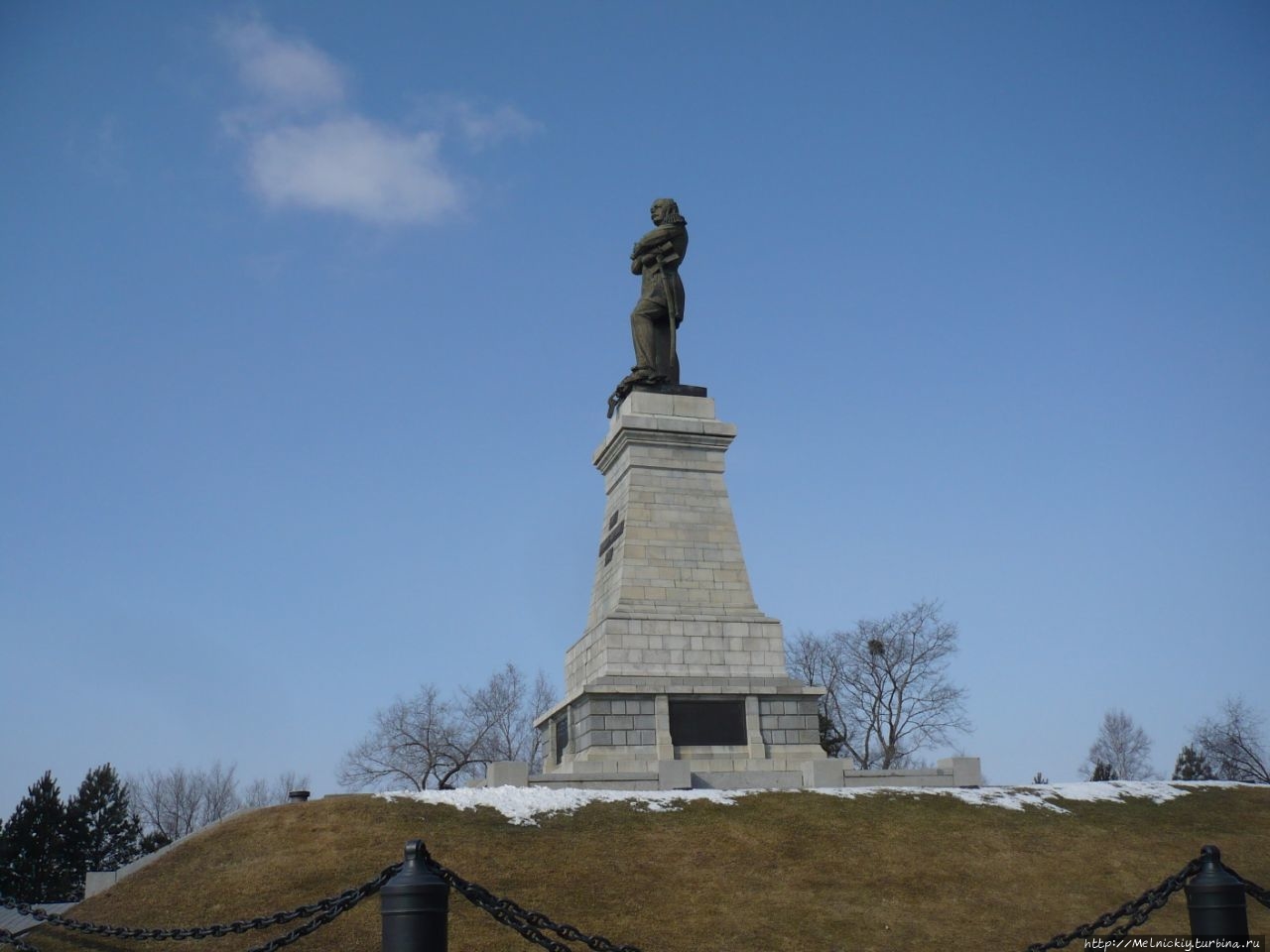 Памятник основателю Хабаровска