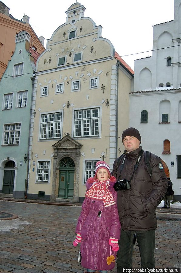 Три брата — рижский ответ брутальному Таллинну с его Тремя Сёстрами. Сфотографировать вышло только коряво.. это наименее паршивый из всех корявых кадров.